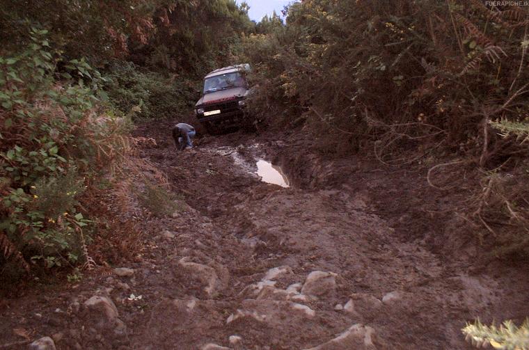 Nissan Patrol en el barro 4x4